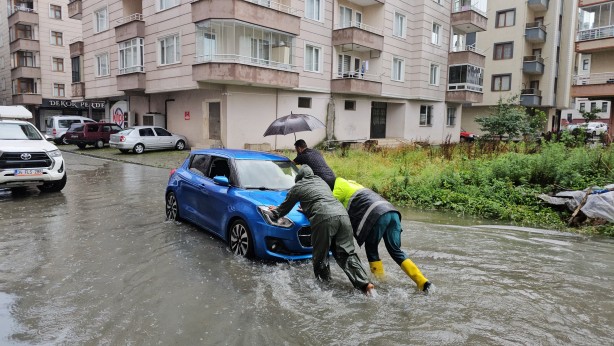 Foto - Arhavi'de yoğun yağış sele neden oldu