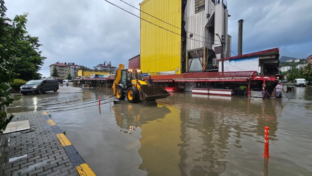 Foto - Arhavi'de yoğun yağış sele neden oldu