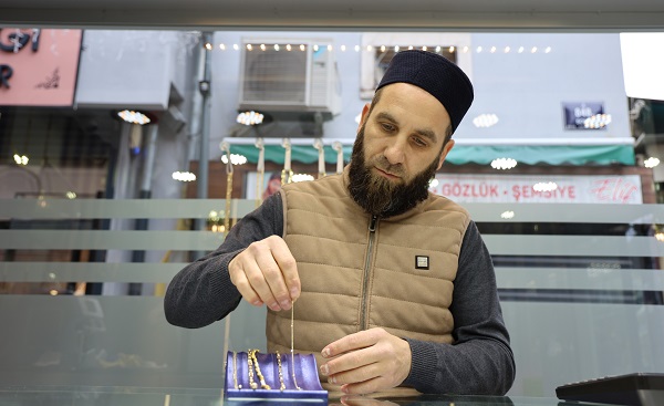 Foto - Arı soktu mesleğini bırakıp kuyumcu oldu! 