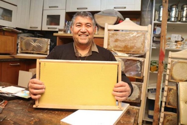 Foto - Arıların bal yapışını izlemek isteyenler akın ediyor! ‘Arıvaryum’a yoğun ilgi