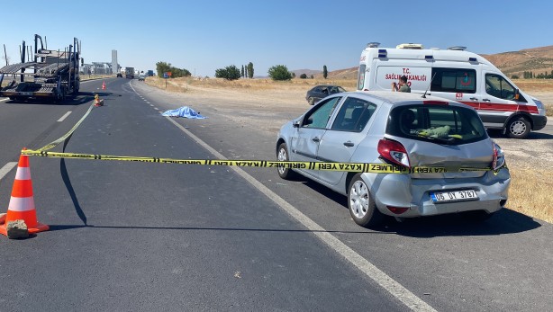 Foto - Arızalanan aracını emniyet şeridine çeken sürücü canından oldu