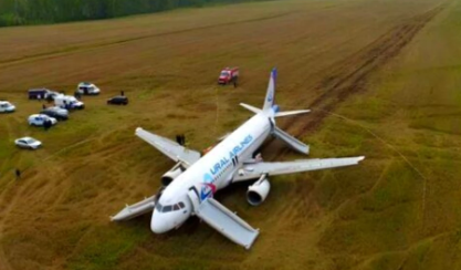 Foto - Arızalanan uçağı tarlaya indirip 167 kişiyi kurtaran pilotla ilgili skandal karar! Böylesi görülmedi