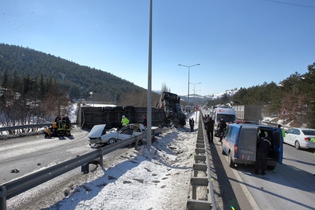 Arızalanıp geriye kayan tır çarptı! Ölü ve yaralılar var