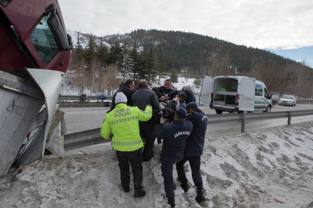Foto - Arızalanıp geriye kayan tır çarptı! Ölü ve yaralılar var