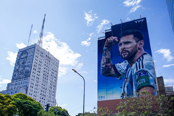 Foto - Arjantin’de duvarlara o isimlerin resmi çizili