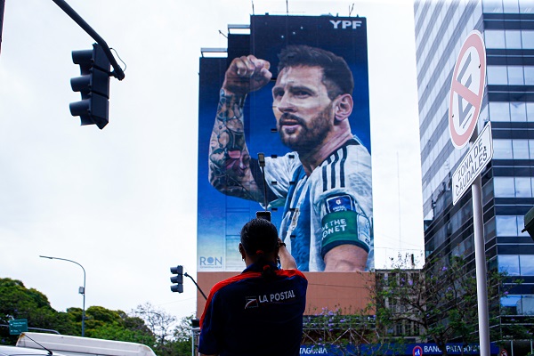 Foto - Arjantin’de duvarlara o isimlerin resmi çizili