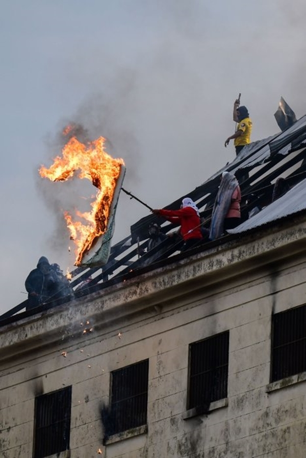 Foto - Arjantin'de ev hapsi isteyen mahkumlar hapishanede isyan çıkardı