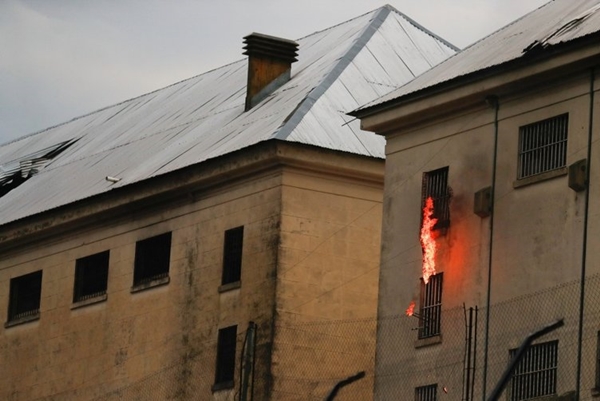 Foto - Arjantin'de ev hapsi isteyen mahkumlar hapishanede isyan çıkardı