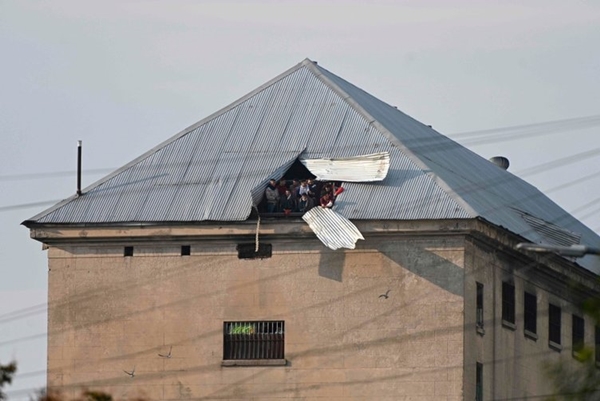 Foto - Arjantin'de ev hapsi isteyen mahkumlar hapishanede isyan çıkardı