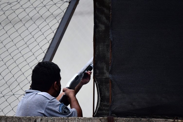 Foto - Arjantin'de ev hapsi isteyen mahkumlar hapishanede isyan çıkardı