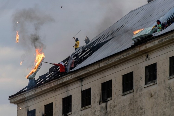 Foto - Arjantin'de ev hapsi isteyen mahkumlar hapishanede isyan çıkardı