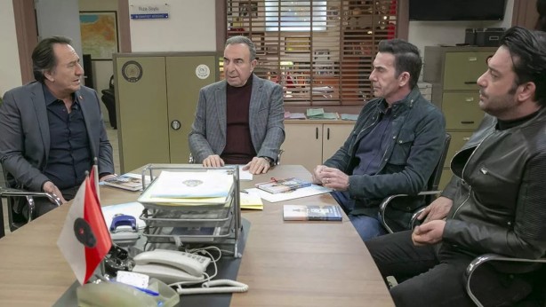 Arka Sokaklar oyuncusu siyasete atıldı! O partiden milletvekili aday adaylığını açıkladı