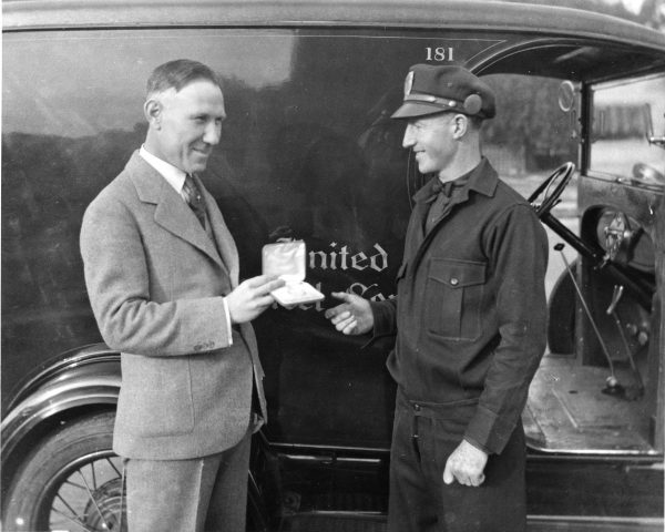 Foto - Arkadaşından 100 dolar borç alarak şirket kurup milyarder oldu!