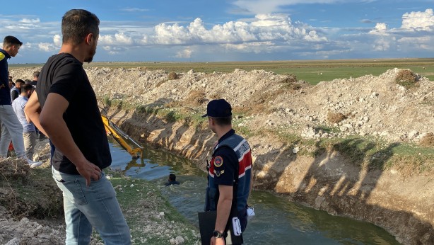Arkadaşlarıyla oyun oynarken atık su kanalına düşen çocuk hayatını kaybetti