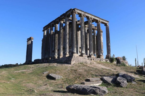 Foto - Arkeologlar bunu hiç ama hiç beklemiyordu! 'Kadın, hep aynı kadın' diyerek gösterdiler! Meğer 2 bin yıl öncesinde bile varmış! Olacak iş değil