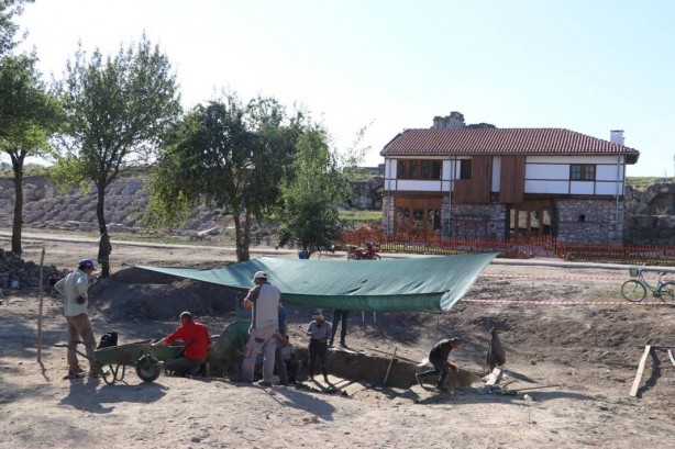 Foto - Arkeologlar bunu hiç ama hiç beklemiyordu! 'Kadın, hep aynı kadın' diyerek gösterdiler! Meğer 2 bin yıl öncesinde bile varmış! Olacak iş değil