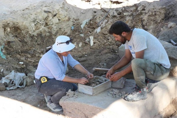 Foto - Arkeologlar bunu hiç ama hiç beklemiyordu! 'Kadın, hep aynı kadın' diyerek gösterdiler! Meğer 2 bin yıl öncesinde bile varmış! Olacak iş değil
