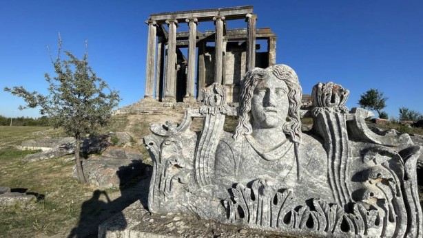 Foto - Arkeologlar bunu hiç ama hiç beklemiyordu! 'Kadın, hep aynı kadın' diyerek gösterdiler! Meğer 2 bin yıl öncesinde bile varmış! Olacak iş değil