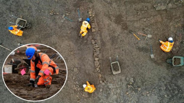 Foto - Arkeologlar şok oldu! Topraktan altınla birlikte fışkırdılar...