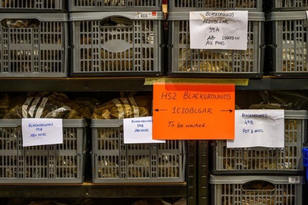 Foto - Arkeologlar şok oldu! Topraktan altınla birlikte fışkırdılar...