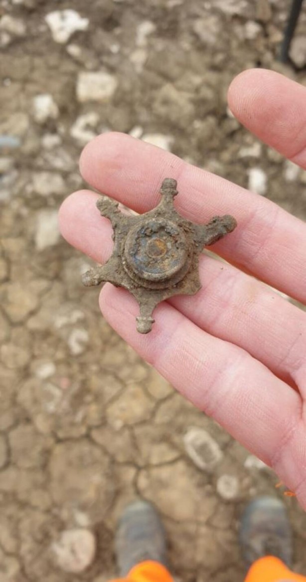 Foto - Arkeologlar şok oldu! Topraktan altınla birlikte fışkırdılar...