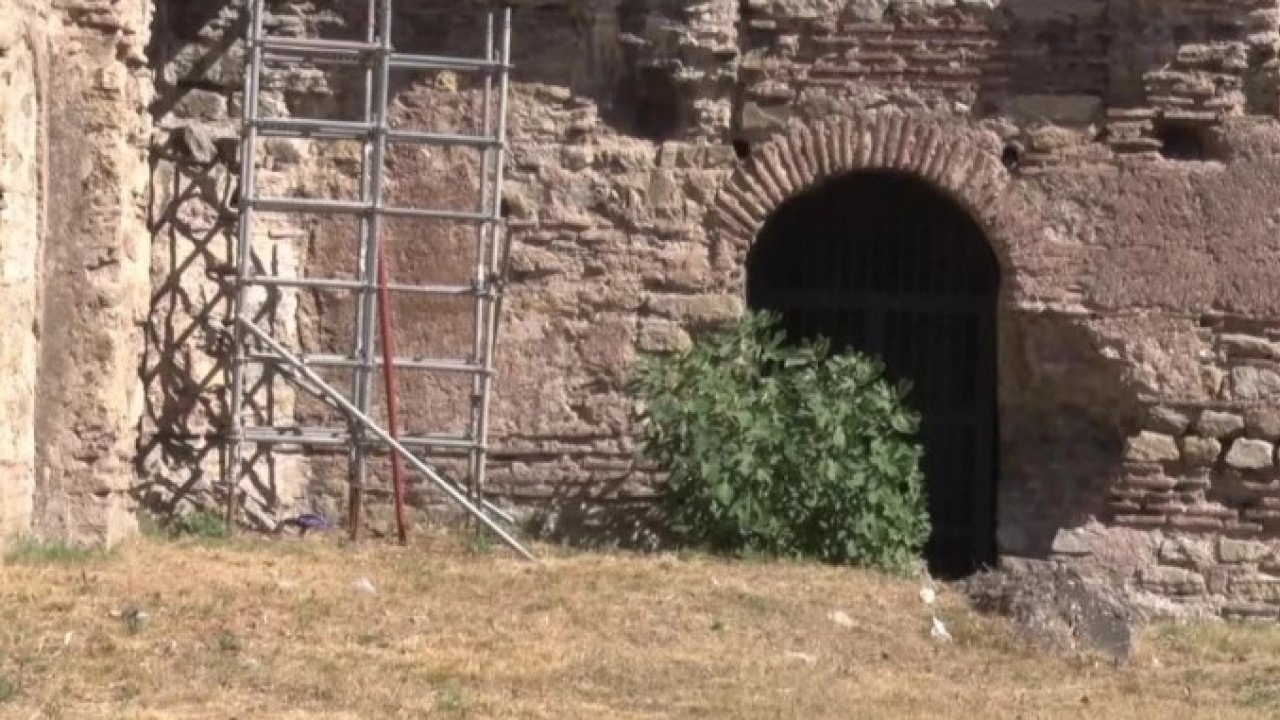 Foto - Arkeolojik kazıda bulundu! İstanbul'da binaların arasında gizli tarih