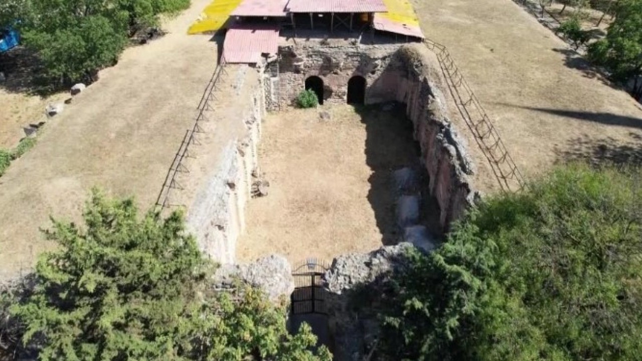 Foto - Arkeolojik kazıda bulundu! İstanbul'da binaların arasında gizli tarih