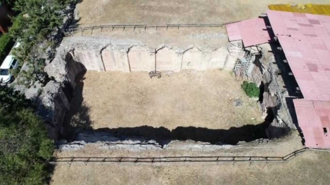 Foto - Arkeolojik kazıda bulundu! İstanbul'da binaların arasında gizli tarih