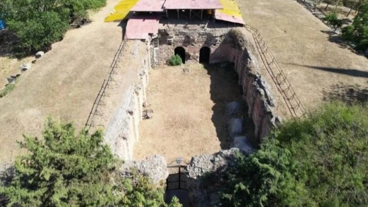 Foto - Arkeolojik kazıda bulundu! İstanbul'da binaların arasında gizli tarih