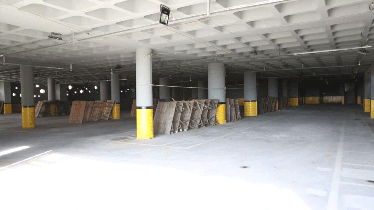 Arnavutköy ilçesinde tahsis edilmişti ama artık yok! CHP'den vatandaşın kapalı pazarına kepenk