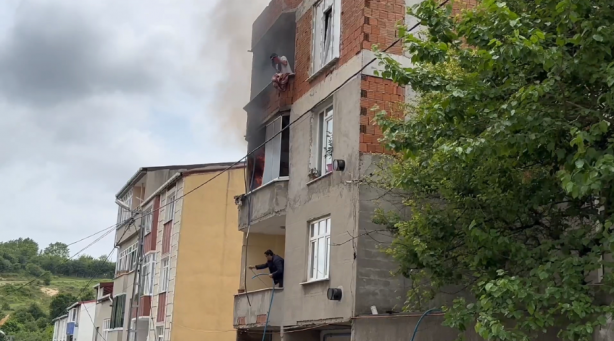 Foto - Arnavutköy'de 4 katlı binada yangın