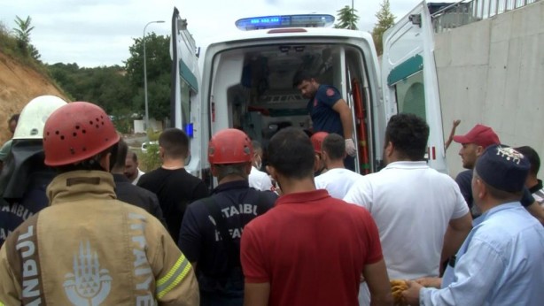 Arnavutköy’de feci kazada bariyerleri aşıp alt yola uçtu