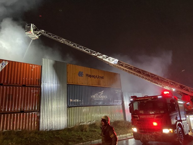 Foto - Arnavutköy’de film platosu alev alev yandı