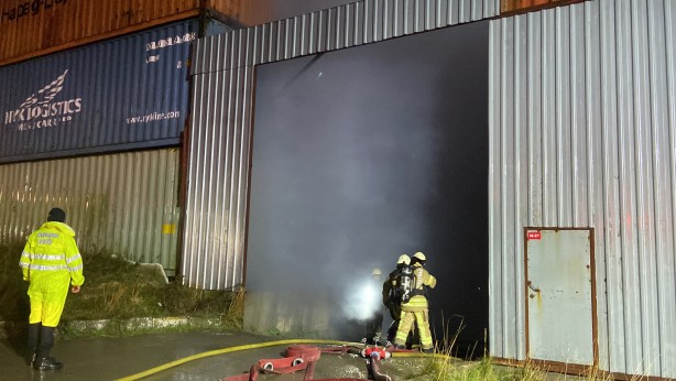 Foto - Arnavutköy’de film platosu alev alev yandı