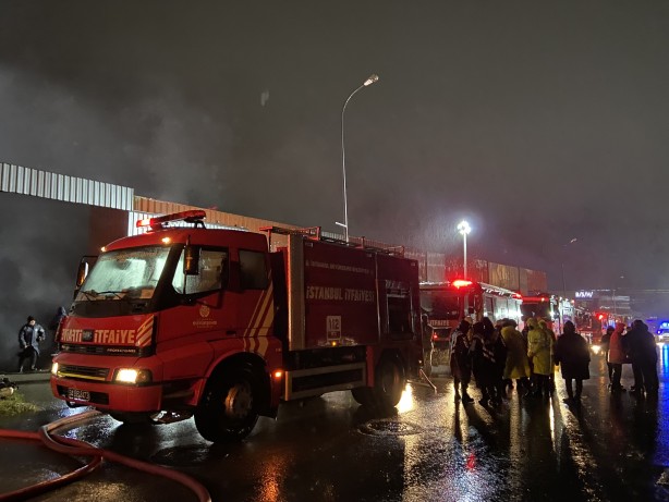 Foto - Arnavutköy’de film platosu alev alev yandı