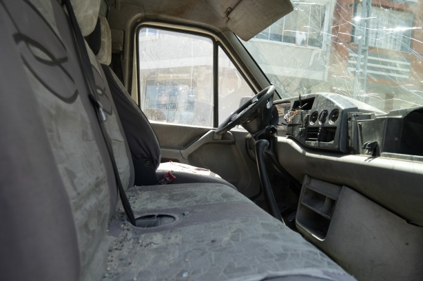 Arnavutköy'de terk edilmiş araçlar mahallelinin korkulu rüyası oldu