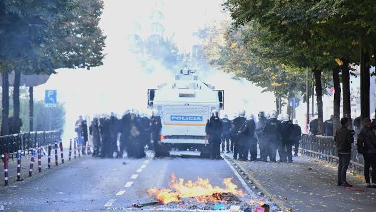 Foto - Arnavutluk'ta sular durulmuyor! Başbakanlık binasına patlayıcı yüklü dron ile saldıracaklardı