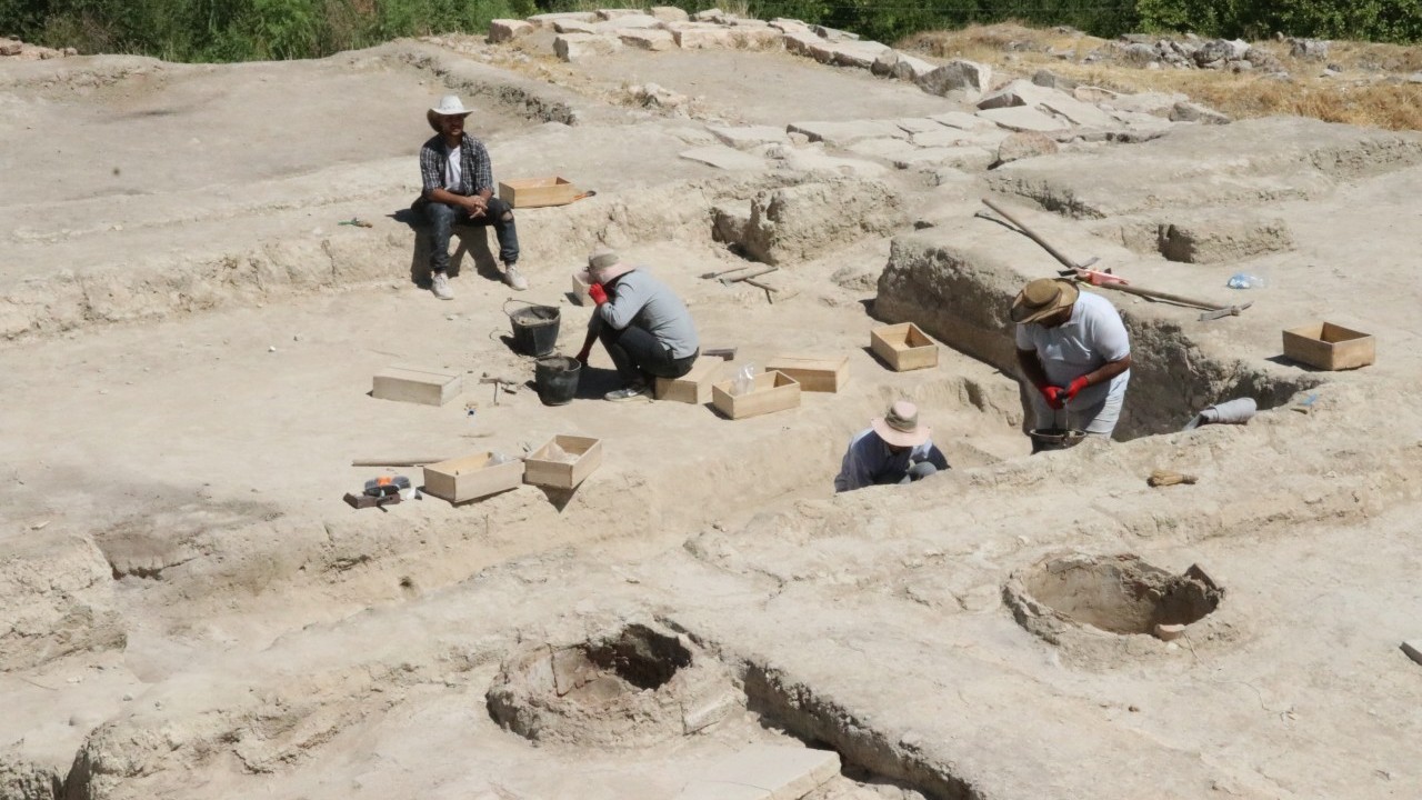 Foto - Arslantepe Höyüğü'nde 3 bin yıllık yemek fırın bulundu! Kağıt kebabına benzer et pişiriyorlarmış