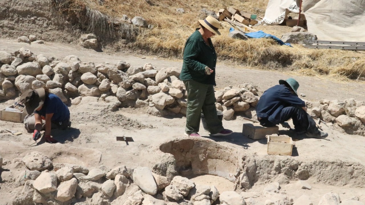 Foto - Arslantepe Höyüğü'nde 3 bin yıllık yemek fırın bulundu! Kağıt kebabına benzer et pişiriyorlarmış