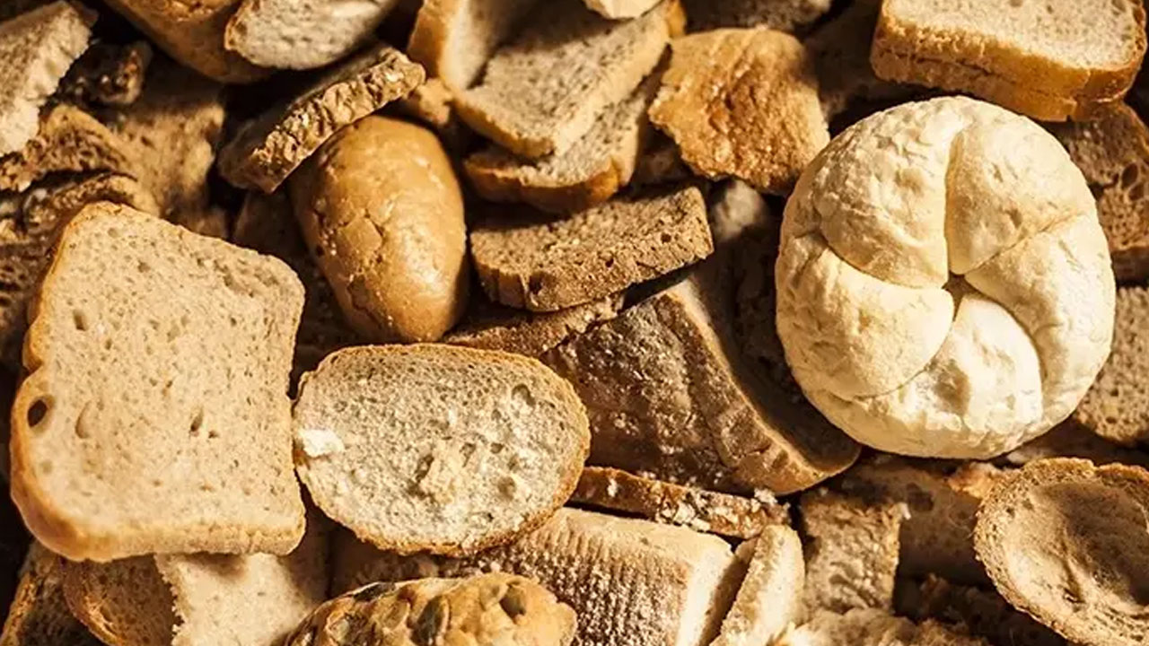 Artık çöpe atmanıza gerek kalmayacak! İşte bayat ekmekleri değerlendirmenin kolay yolu