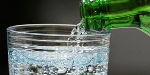 Artık günde bir şişe maden suyu içeceksiniz! Şaşkına çeviren faydası ortaya çıktı! Bakın nasıl iş görüyor! 