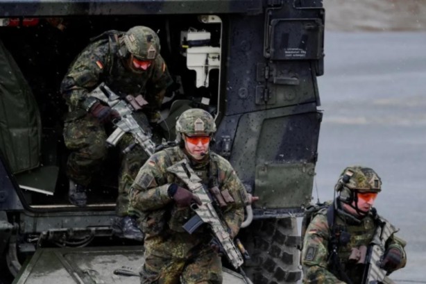 Foto - 4300 komandoyu zehirlemek istediler, askeri kışla karantinaya alındı! Artık savaş topla tüfekle olmuyor