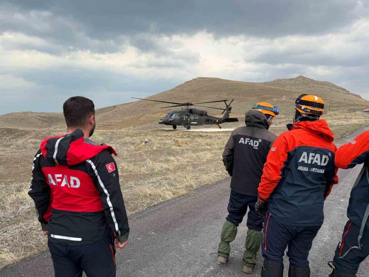 Foto - Artos Dağı’nda mahsur kalan dağcılar nefes kesen operasyonla kurtarıldı