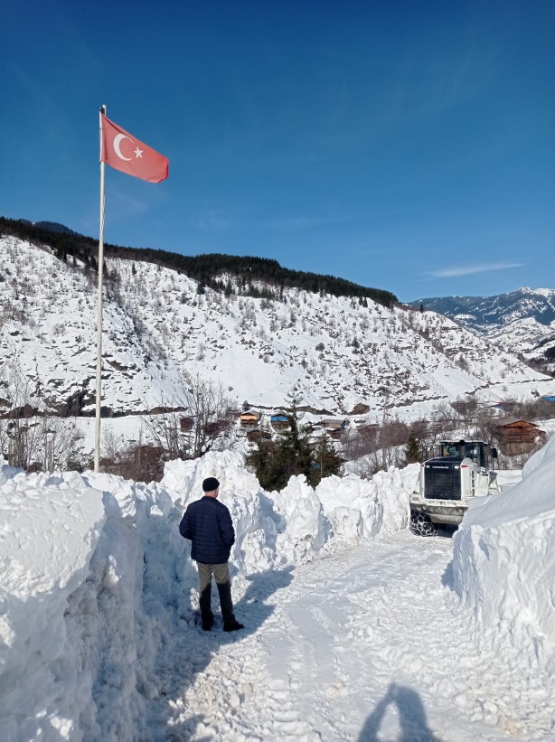 Foto - Artvin'de ekiplerin karla mücadelesi sürüyor