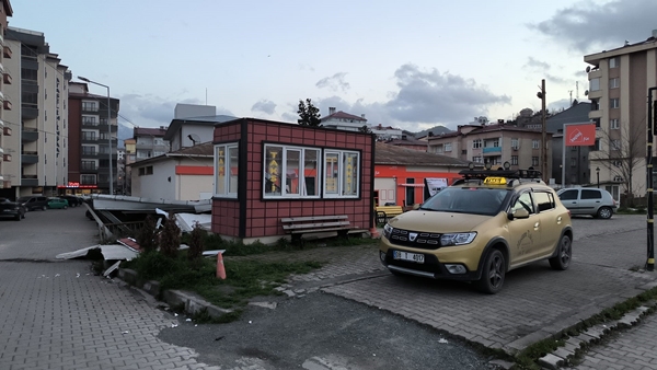 Foto - Artvin’de kuvvetli fırtına çatıları uçurdu