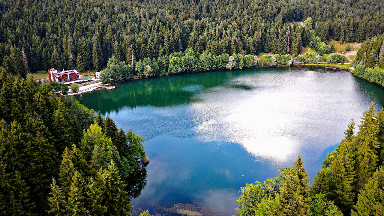 Foto - Artvin’de saklı cennet! Doğanın kalbi Karagöl