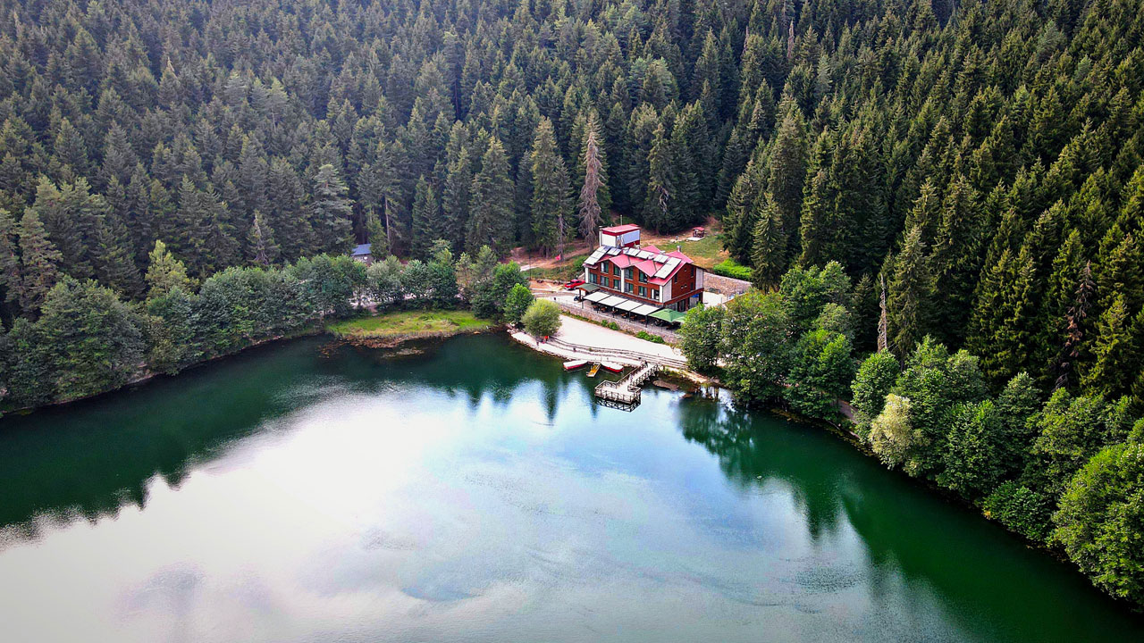 Foto - Artvin’de saklı cennet! Doğanın kalbi Karagöl