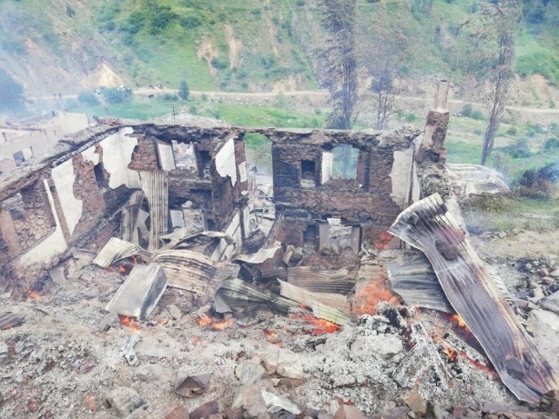Foto - Artvin'deki yangından içler acısı görüntüler