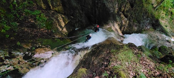 Foto - Aşağıya böyle indiler! Bunu yapmak yürek ister