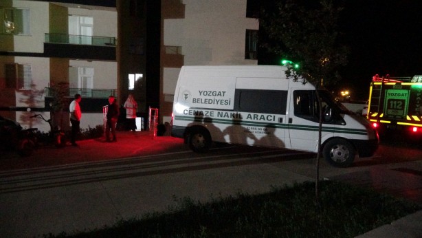 Foto - Asansör ile duvar arasında sıkışan kadın öldü